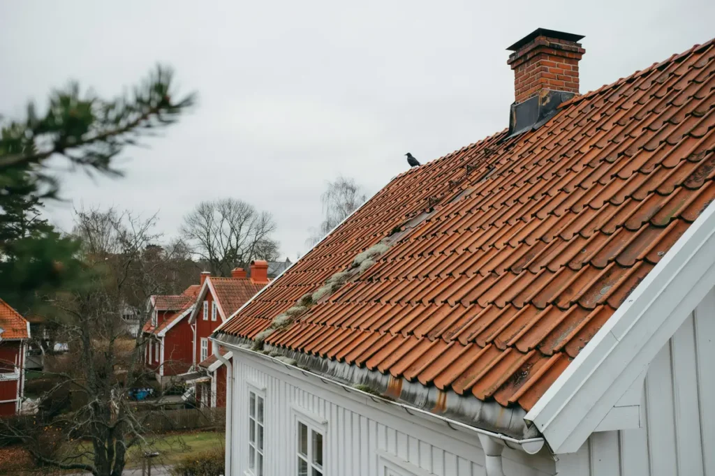 takbesiktning steg f r steg s uppt cker du sm fel innan de blir dyra takskador